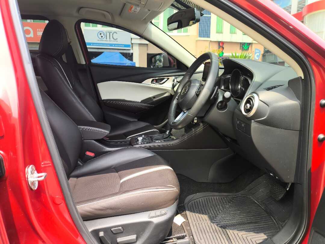 Foto Mobil Bekas Kabin Depan Mazda CX-3 2.0 Pro tahun 2020