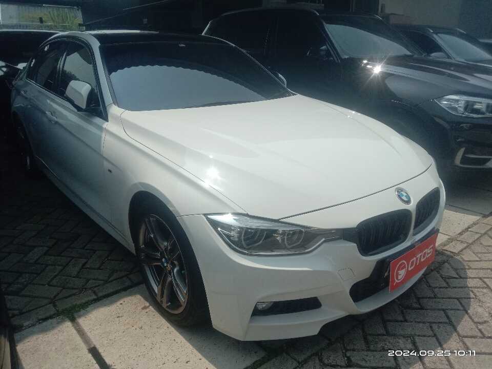 2016 BMW 330i 2.0 - Foto 1 dari 6