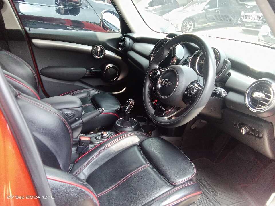 Foto Mobil Bekas Kabin Depan MINI Cooper 1.5 tahun 2018