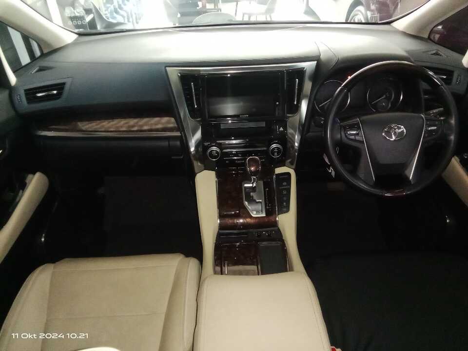 Foto Mobil Bekas Dashboard Toyota Alphard 2.5 G tahun 2023