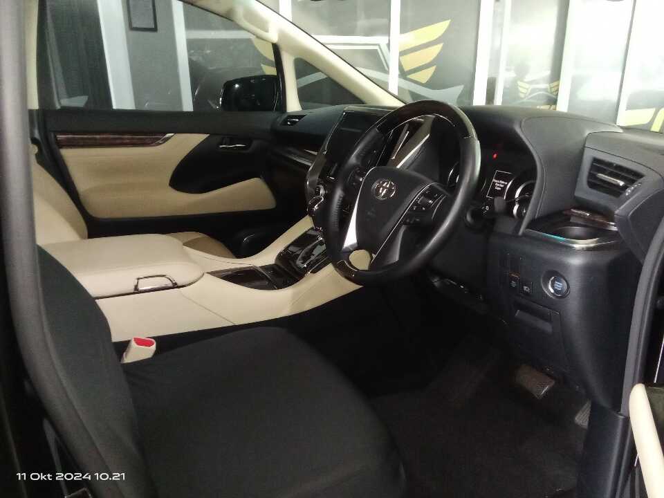 Foto Mobil Bekas Kabin Depan Toyota Alphard 2.5 G tahun 2023