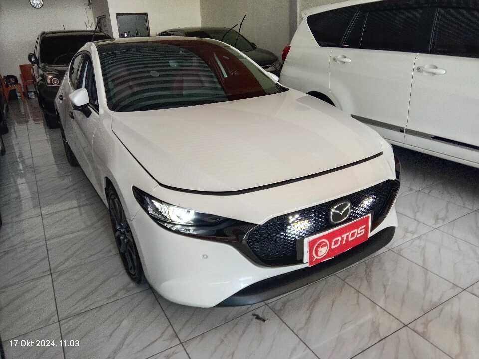 Foto Mobil Bekas Kanan Depan Mazda 3 2.0 tahun 2020