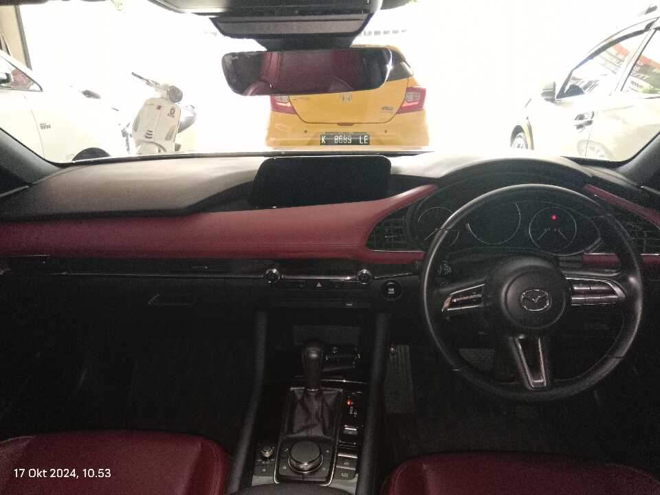 Foto Mobil Bekas Dashboard Mazda 3 2.0 tahun 2020
