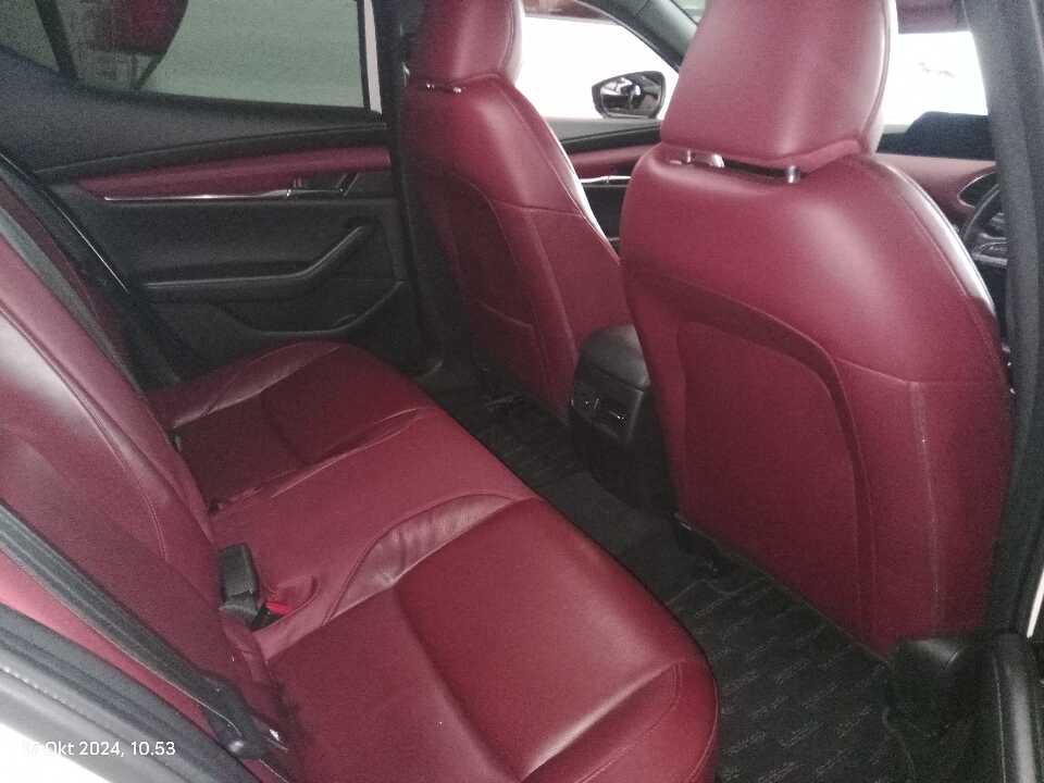 Foto Mobil Bekas Kabin Belakang Mazda 3 2.0 tahun 2020
