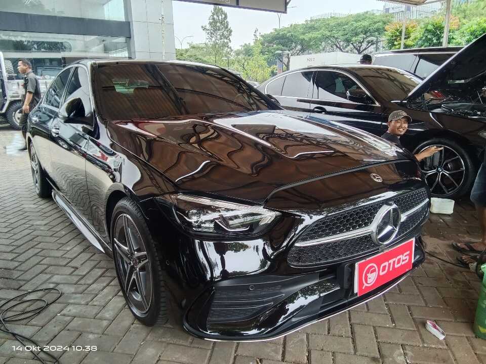 2023 Mercedes-Benz C300 2.0 AMG - Foto 1 dari 6