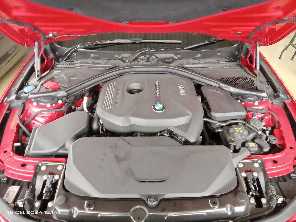 Foto Mobil Bekas Mesin BMW 320i 2.0 tahun 2018