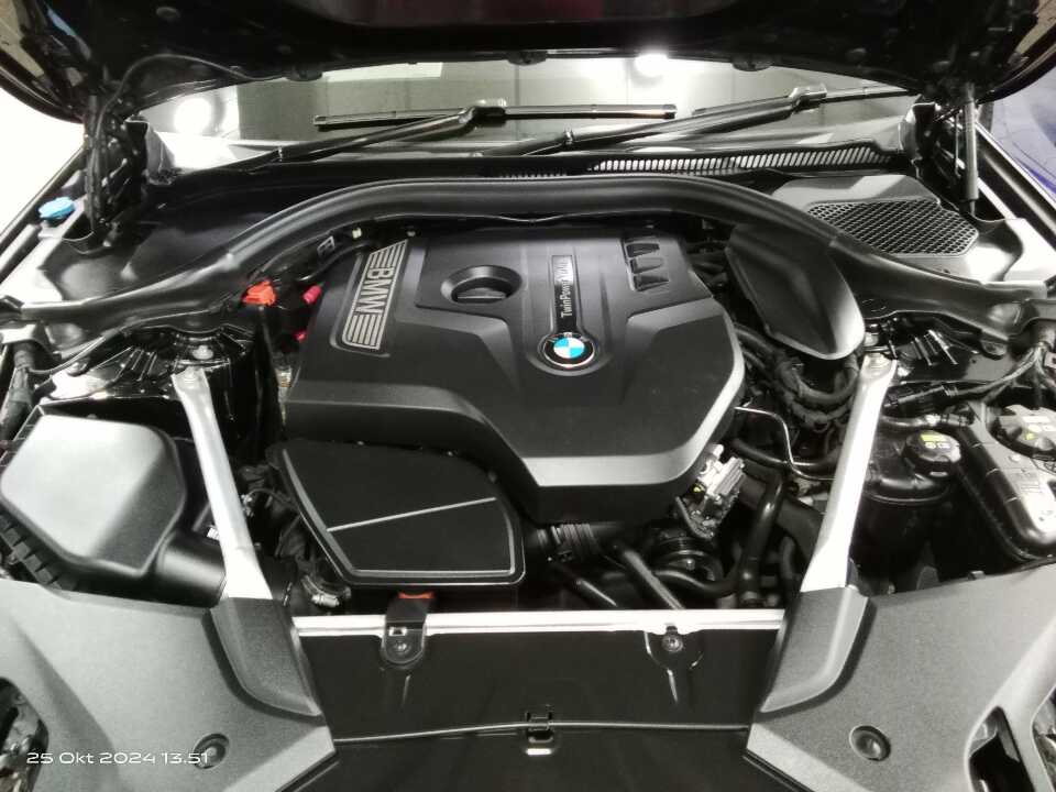 Foto Mobil Bekas Mesin BMW 520i 2.0 tahun 2019