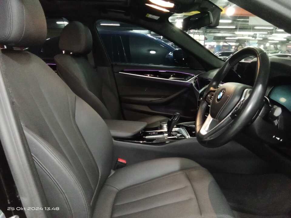 Foto Mobil Bekas Kabin Depan BMW 520i 2.0 tahun 2019