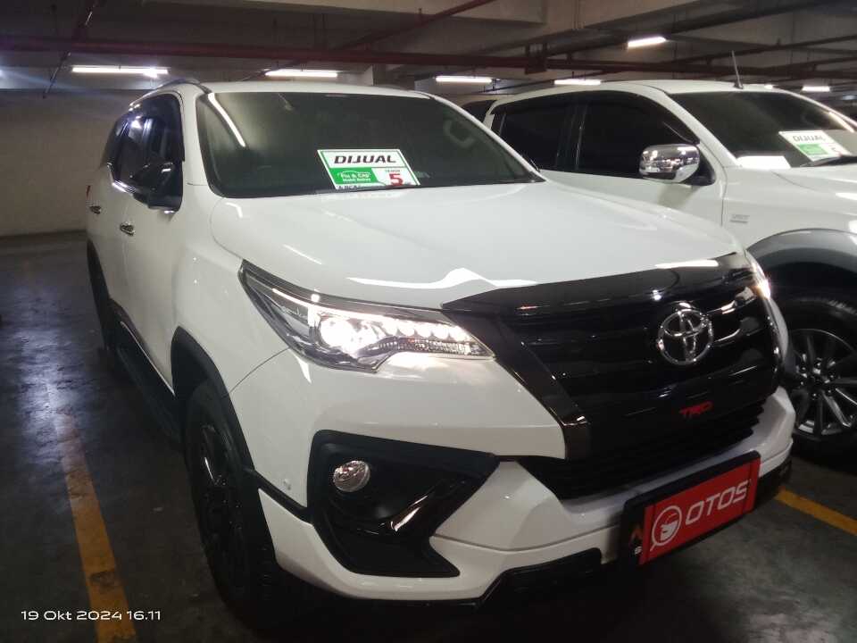 2020 Toyota Fortuner 2.4 4X2 VRZ - Foto 1 dari 6