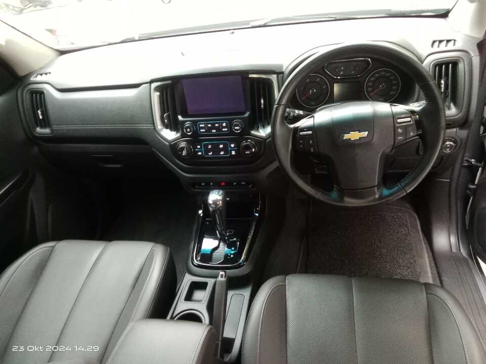 Foto Mobil Bekas Dashboard Chevrolet Trailblazer 2.5 LTZ tahun 2018