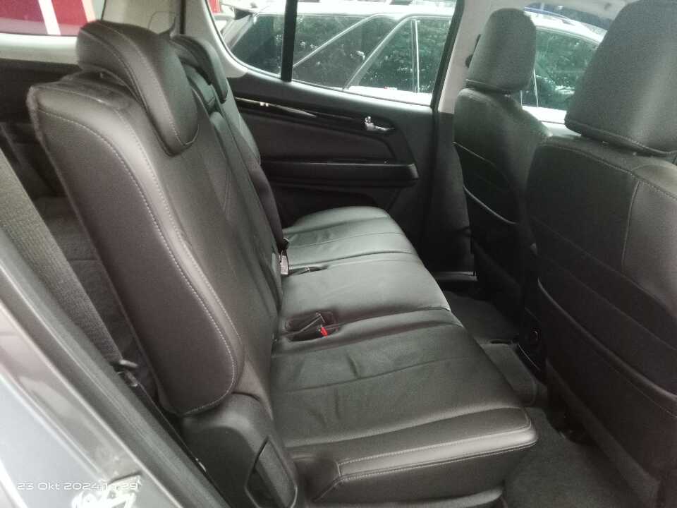 Foto Mobil Bekas Kabin Belakang Chevrolet Trailblazer 2.5 LTZ tahun 2018