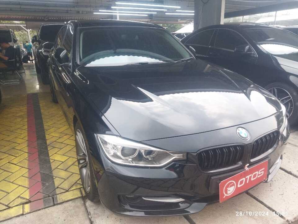 2015 BMW 328i 2.0 - Foto 1 dari 6