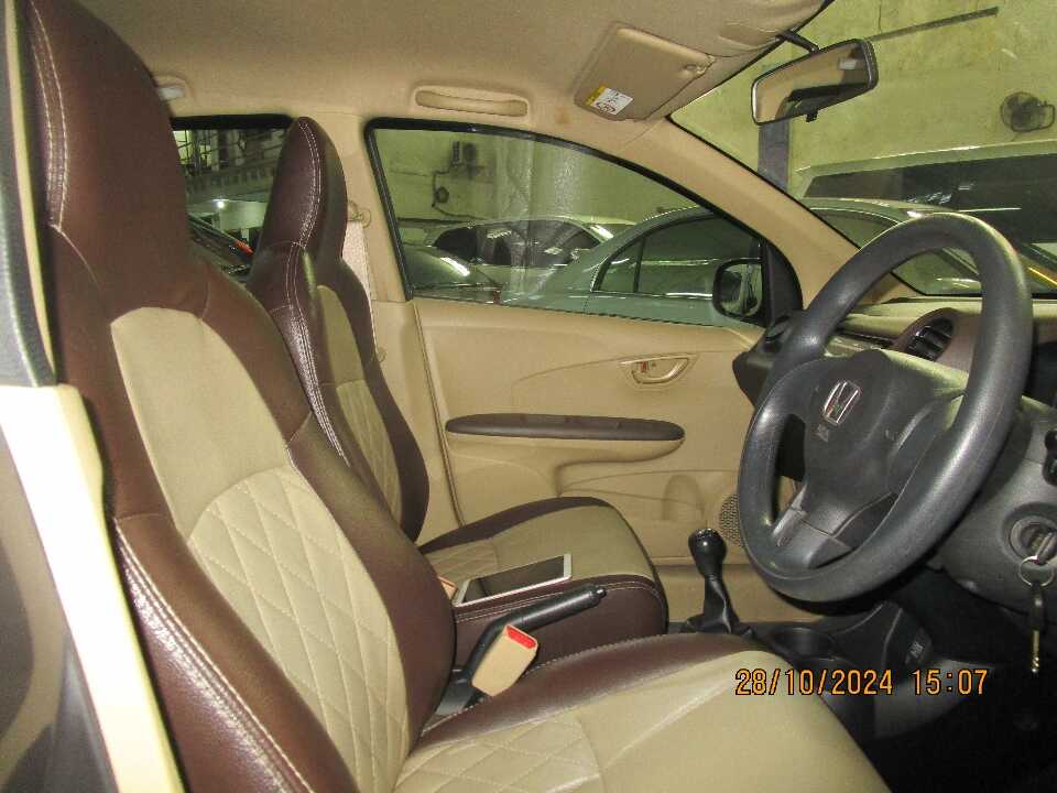 Foto Mobil Bekas Kabin Depan Honda Brio 1.2 Satya E tahun 2015