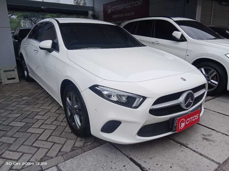 2021 Mercedes-Benz A200 1.3 - Foto 1 dari 6