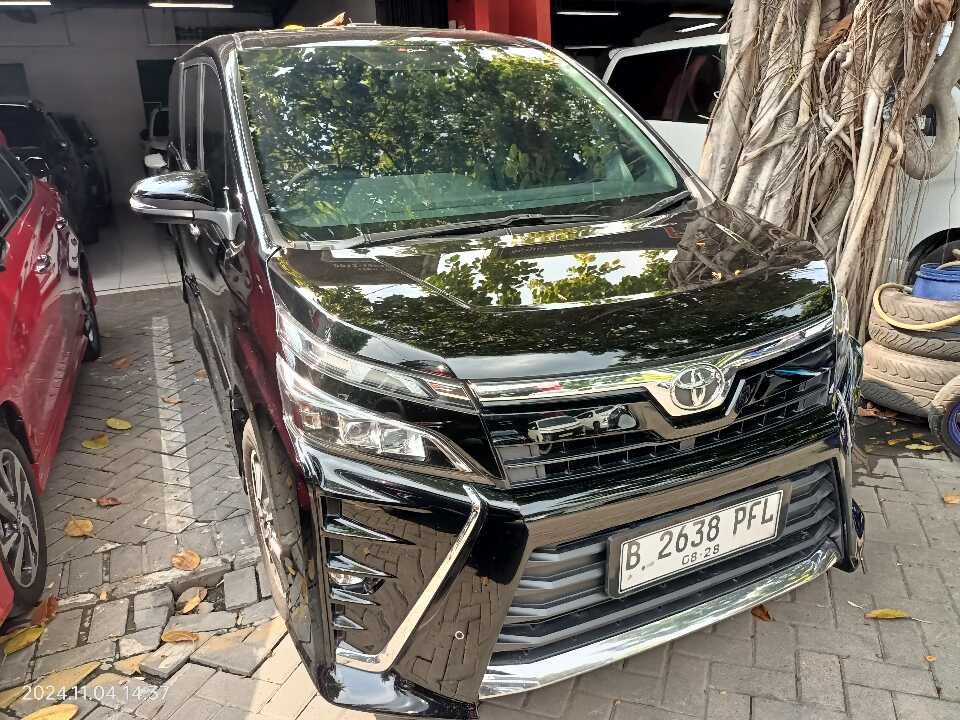 2018 Toyota Voxy 2.0 - Foto 1 dari 6