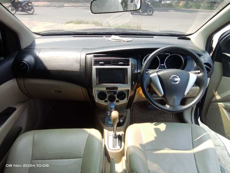 Foto Mobil Bekas Dashboard Nissan Grand Livina 1.5 SV tahun 2016