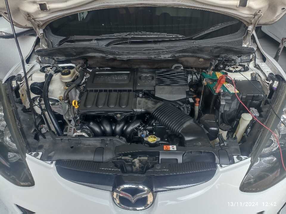Foto Mobil Bekas Mesin Mazda 2 1.5 R tahun 2012