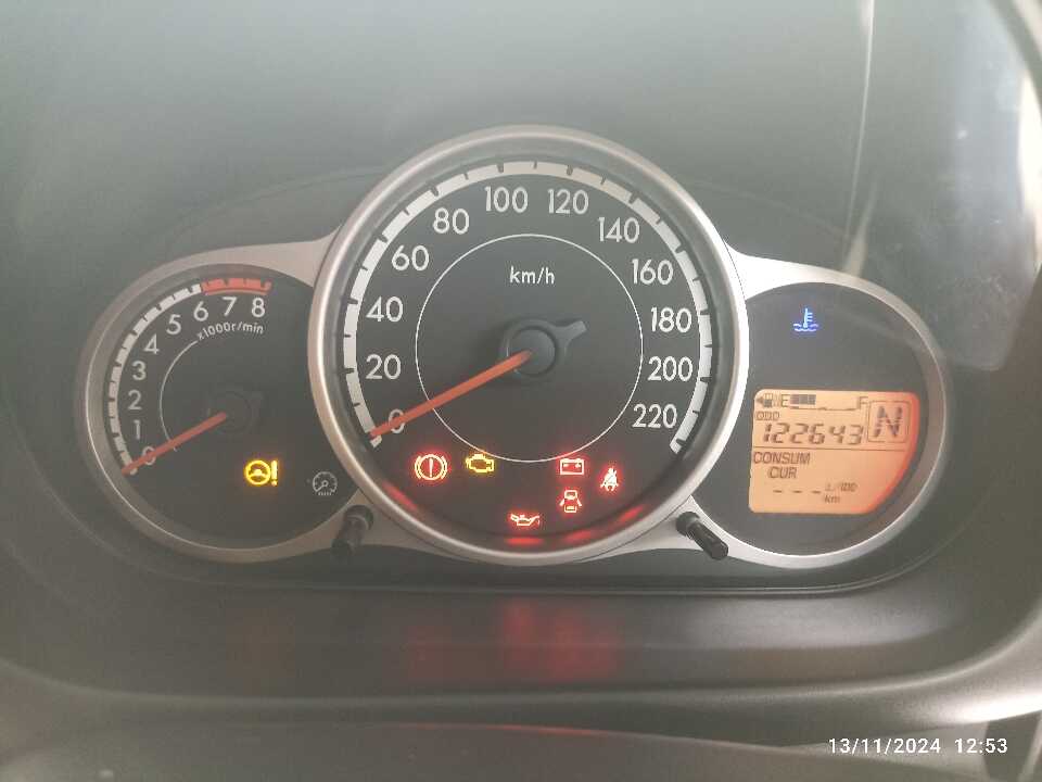 Foto Mobil Bekas Odometer Mazda 2 1.5 R tahun 2012