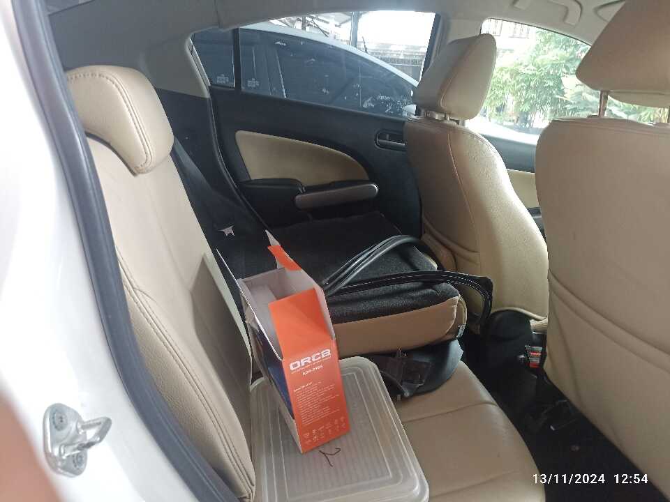 Foto Mobil Bekas Kabin Belakang Mazda 2 1.5 R tahun 2012