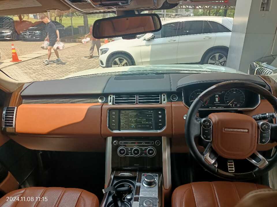 Foto Mobil Bekas Dashboard Land Rover Range Rover 5.0 Autobiography LWB tahun 2014