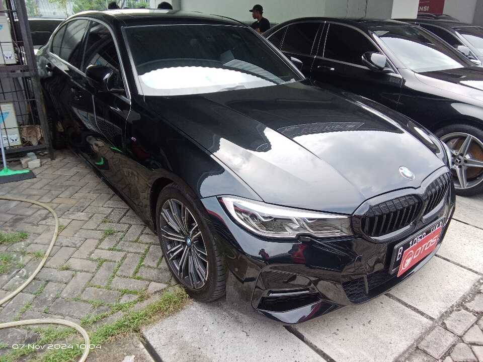 2020 BMW 330i 2.0 - Foto 1 dari 6