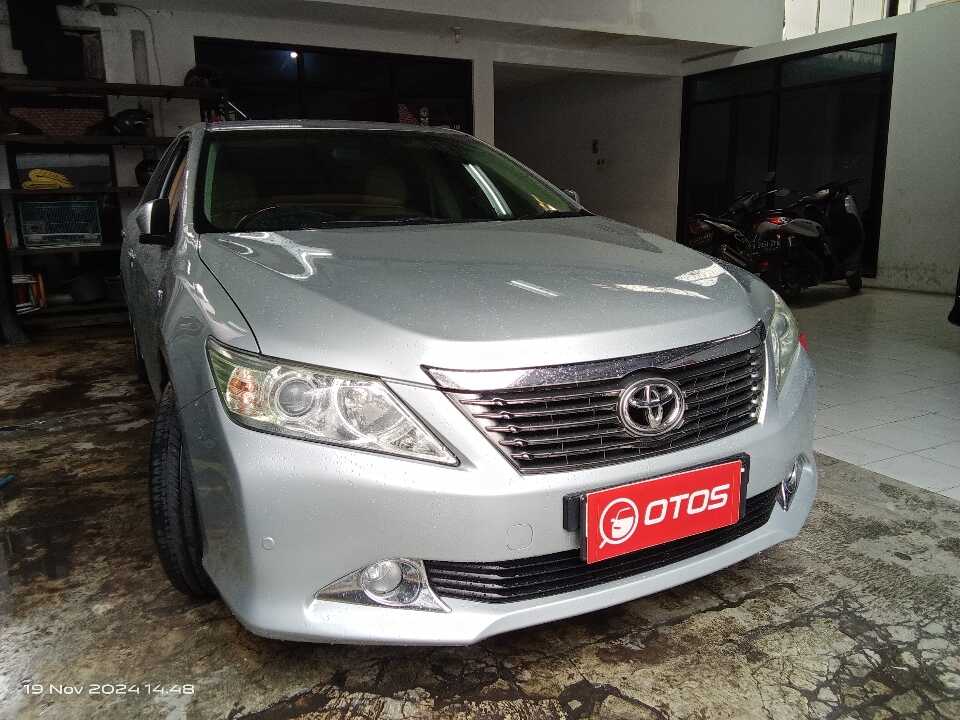 Foto Mobil Bekas Kanan Depan Toyota Camry 2.5 V tahun 2013