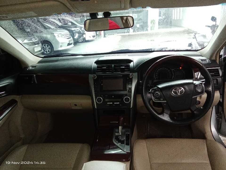Foto Mobil Bekas Dashboard Toyota Camry 2.5 V tahun 2013