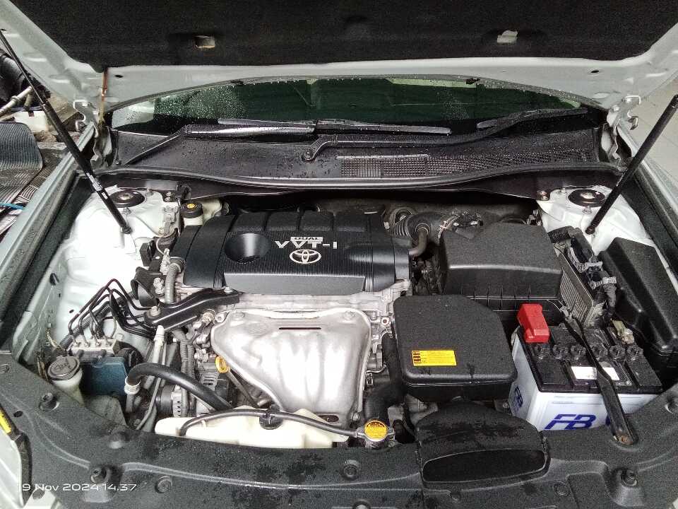 Foto Mobil Bekas Mesin Toyota Camry 2.5 V tahun 2013