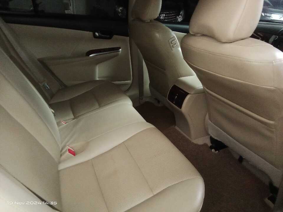 Foto Mobil Bekas Kabin Belakang Toyota Camry 2.5 V tahun 2013