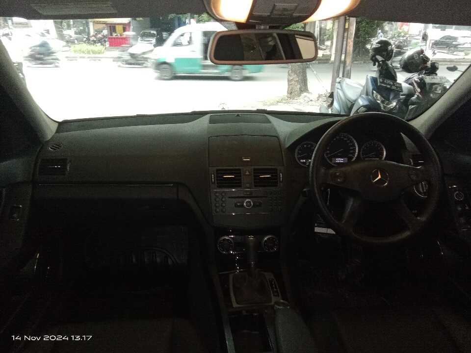 Foto Mobil Bekas Dashboard Mercedes-Benz C200 1.8 CGI tahun 2010