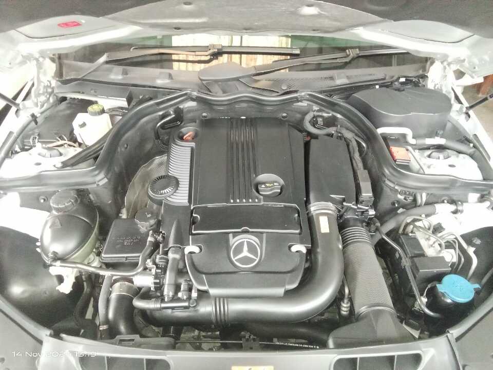 Foto Mobil Bekas Mesin Mercedes-Benz C200 1.8 CGI tahun 2010