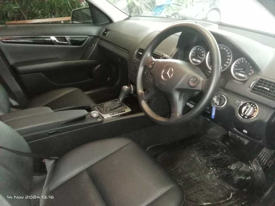 Foto Mobil Bekas Kabin Depan Mercedes-Benz C200 1.8 CGI tahun 2010