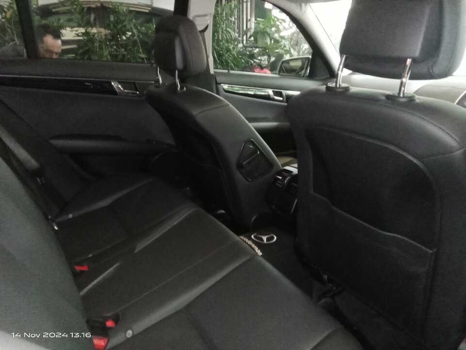 Foto Mobil Bekas Kabin Belakang Mercedes-Benz C200 1.8 CGI tahun 2010
