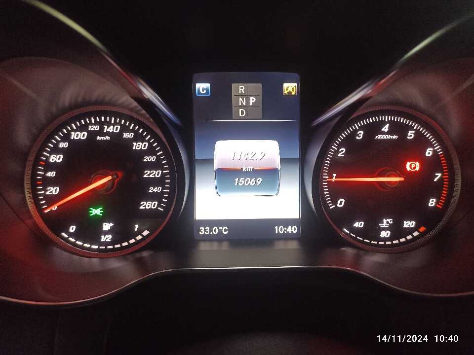 Foto Mobil Bekas Odometer Mercedes-Benz GLC250 2.0 tahun 2017