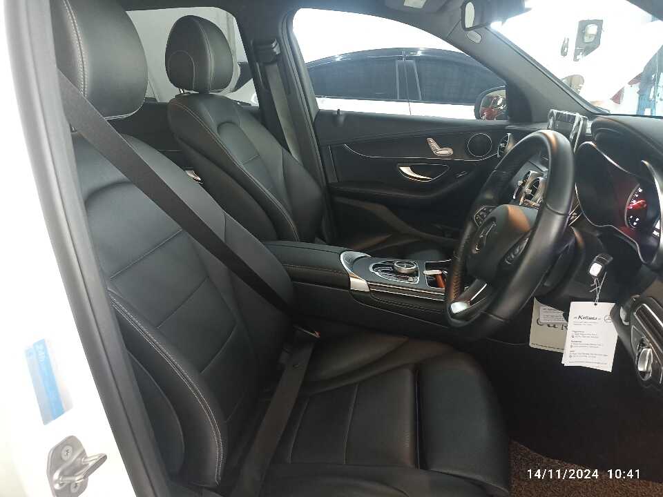 Foto Mobil Bekas Kabin Depan Mercedes-Benz GLC250 2.0 tahun 2017
