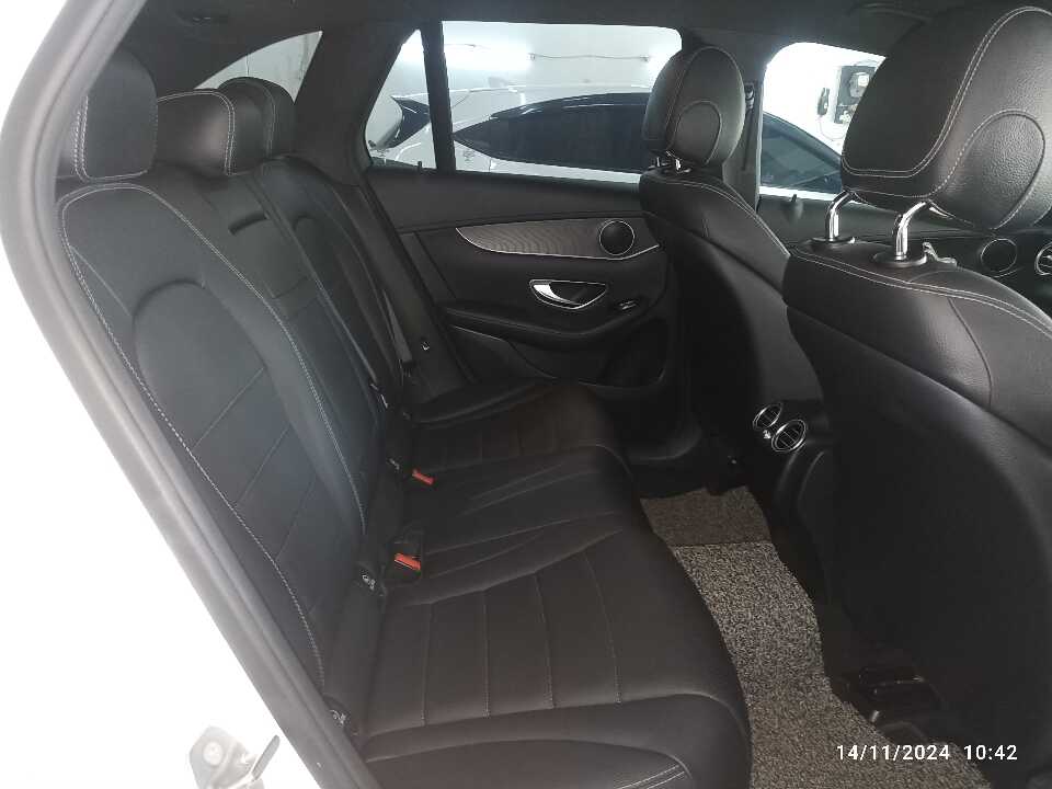 Foto Mobil Bekas Kabin Belakang Mercedes-Benz GLC250 2.0 tahun 2017