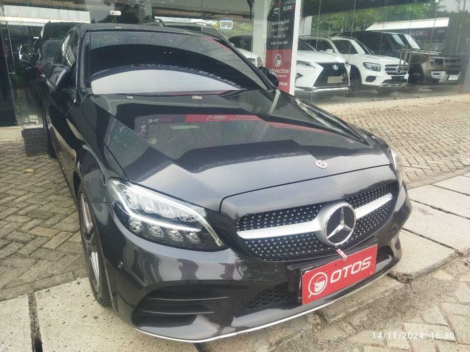 2020 Mercedes-Benz C200 2.0 - Foto 1 dari 6