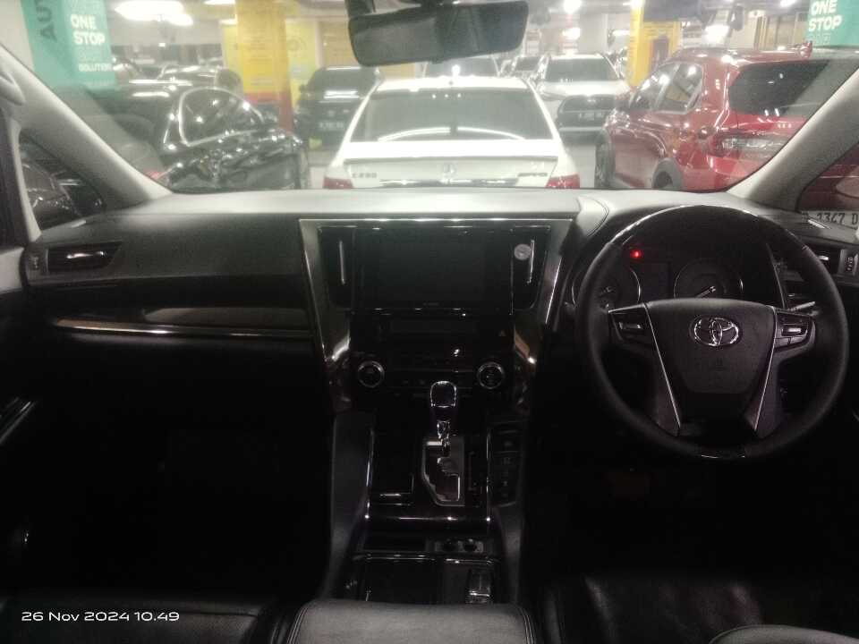 Foto Mobil Bekas Dashboard Toyota Vellfire 2.5 G tahun 2018