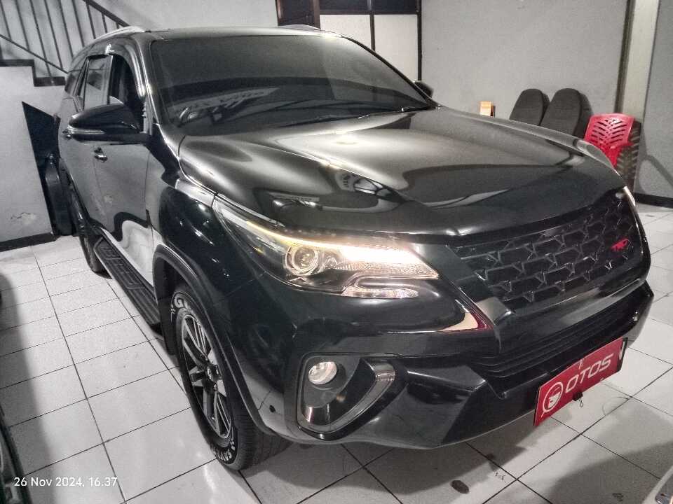 2016 Toyota Fortuner 2.4 4X2 VRZ - Foto 1 dari 6