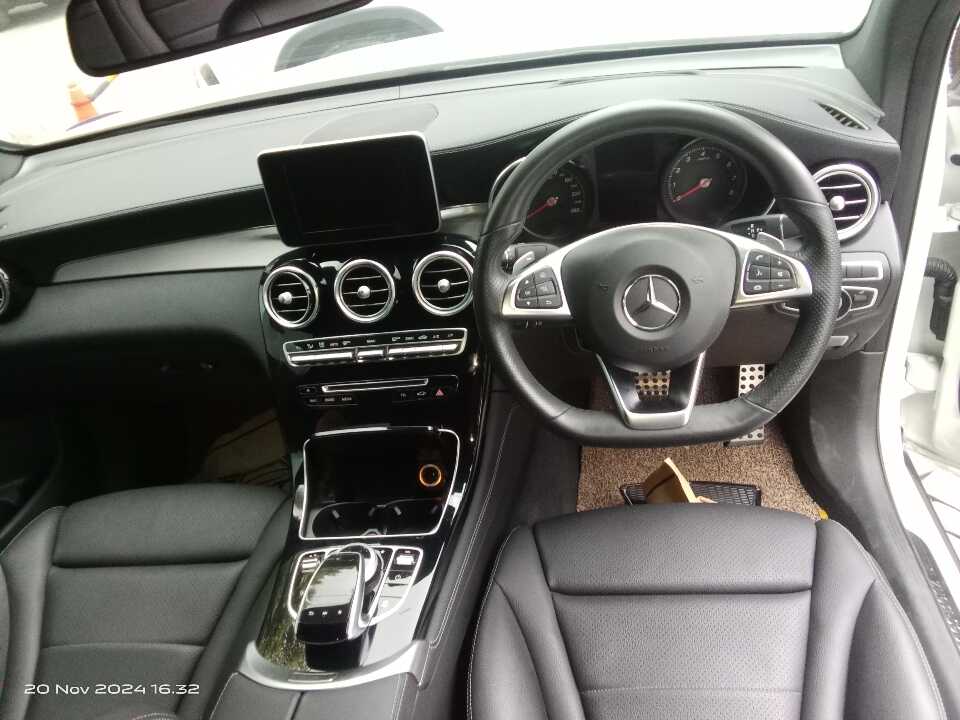 Foto Mobil Bekas Dashboard Mercedes-Benz GLC300 2.0 tahun 2019