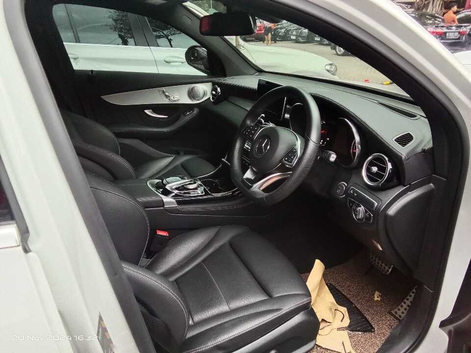 Foto Mobil Bekas Kabin Depan Mercedes-Benz GLC300 2.0 tahun 2019