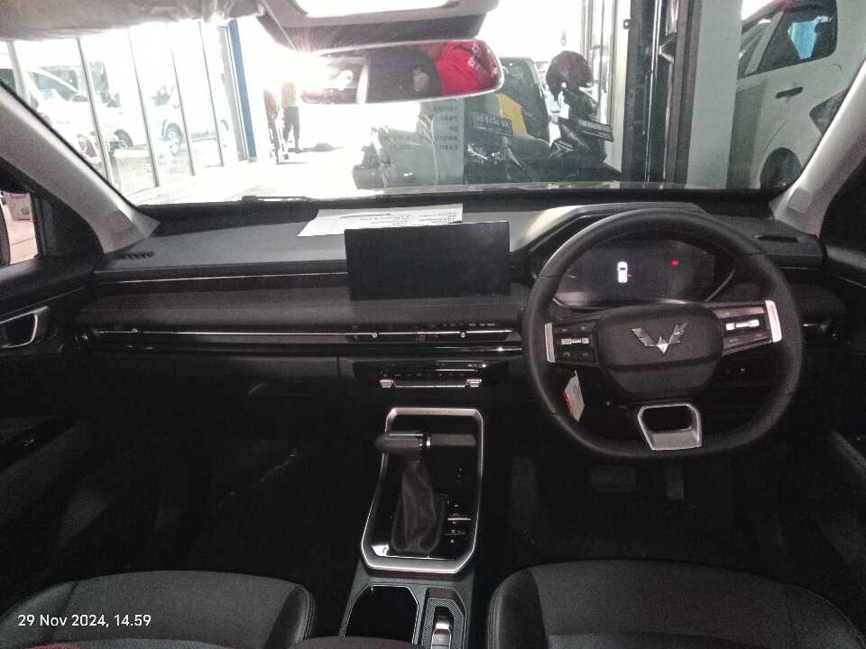 Foto Mobil Bekas Dashboard Wuling Alvez 1.5 EX tahun 2023