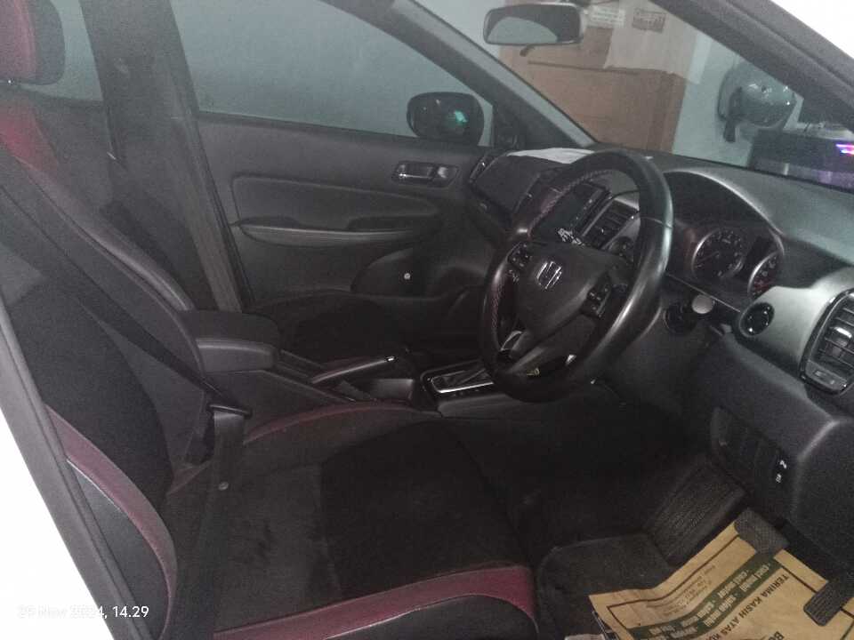 Foto Mobil Bekas Kabin Depan Honda City 1.5 RS tahun 2022