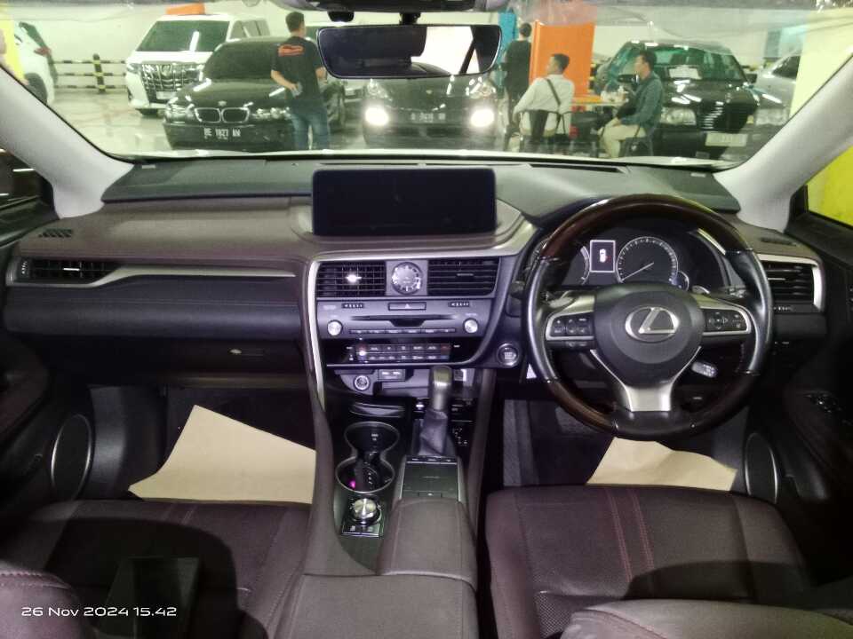 Foto Mobil Bekas Dashboard Lexus RX 300 2.0 Luxury tahun 2021