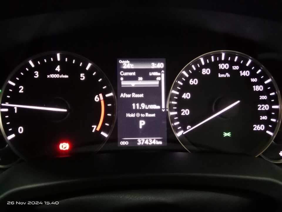 Foto Mobil Bekas Odometer Lexus RX 300 2.0 Luxury tahun 2021