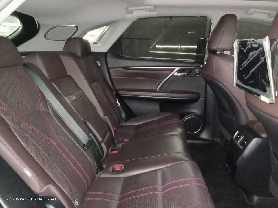 Foto Mobil Bekas Kabin Belakang Lexus RX 300 2.0 Luxury tahun 2021