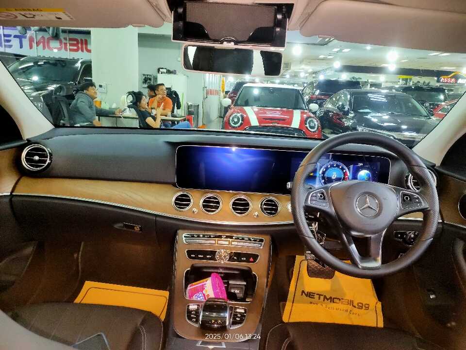 Foto Mobil Bekas Dashboard Mercedes-Benz E250 2.0 tahun 2018