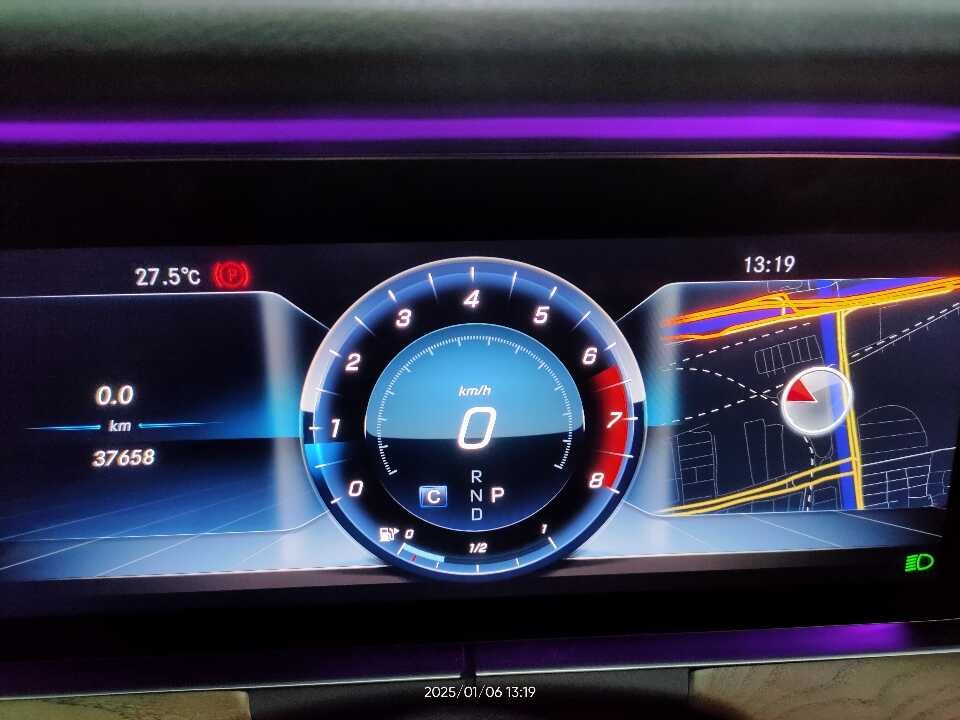 Foto Mobil Bekas Odometer Mercedes-Benz E250 2.0 tahun 2018