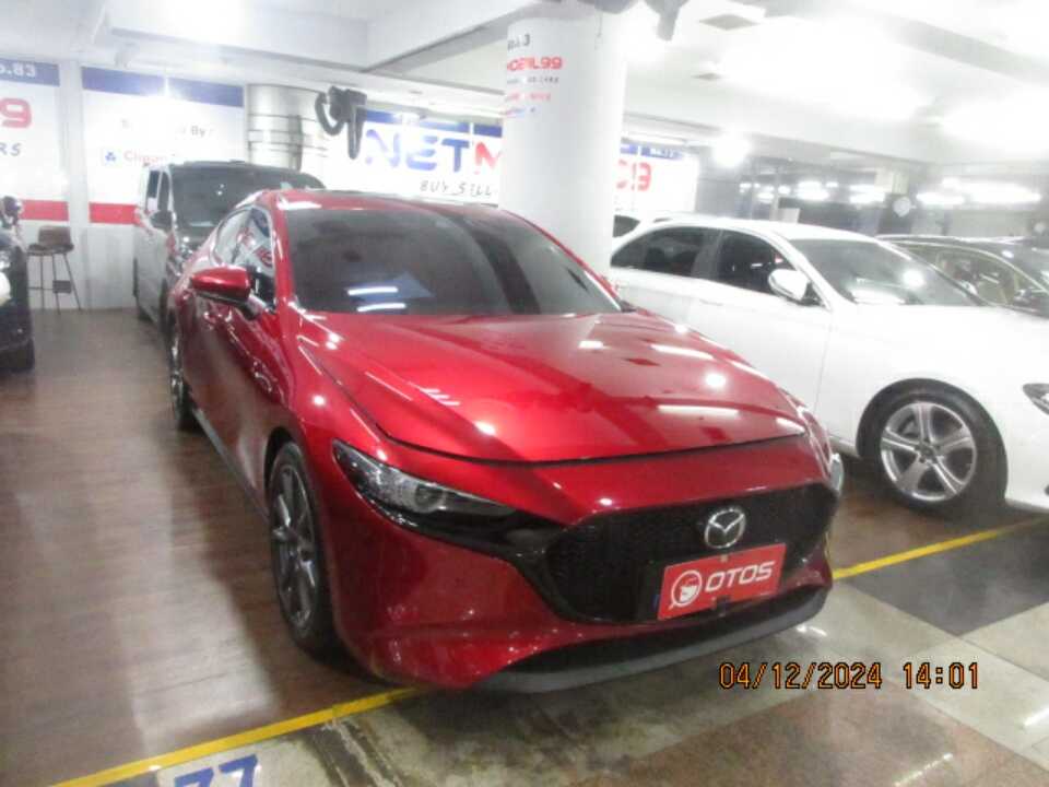 2021 Mazda 3 2.0 - Foto 1 dari 6