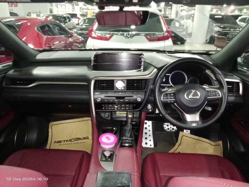Foto Mobil Bekas Dashboard Lexus RX 300 2.0 F-Sport tahun 2019
